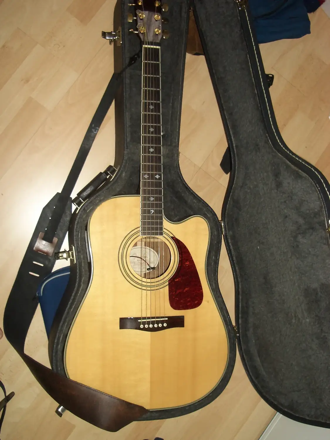 Fender CC-60SCE